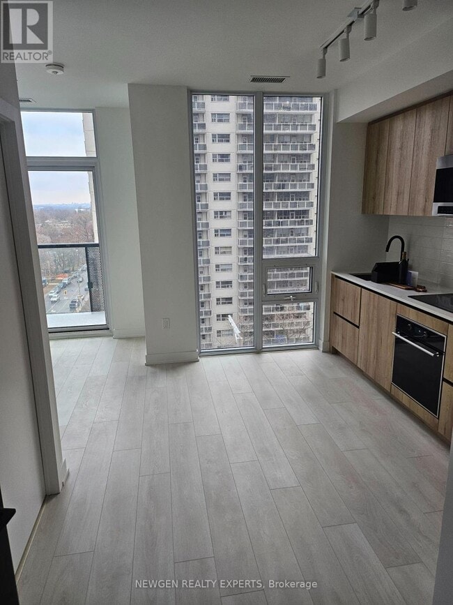 Photo - 117 Broadway Ave Unit 909