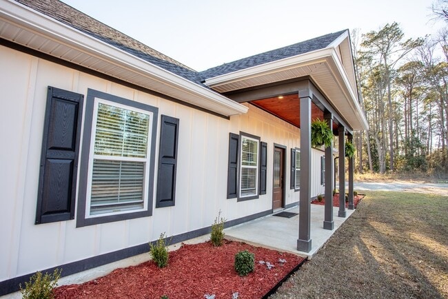 Photo - 823 Meridian Rd