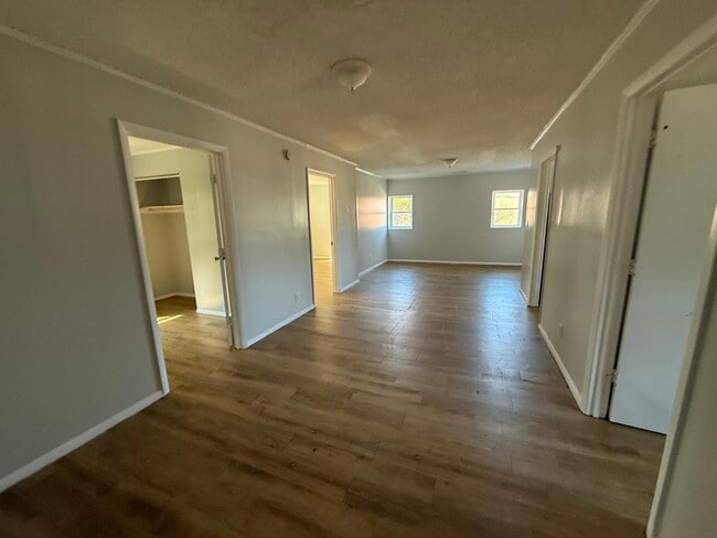 Photo - 1703 Singleton St