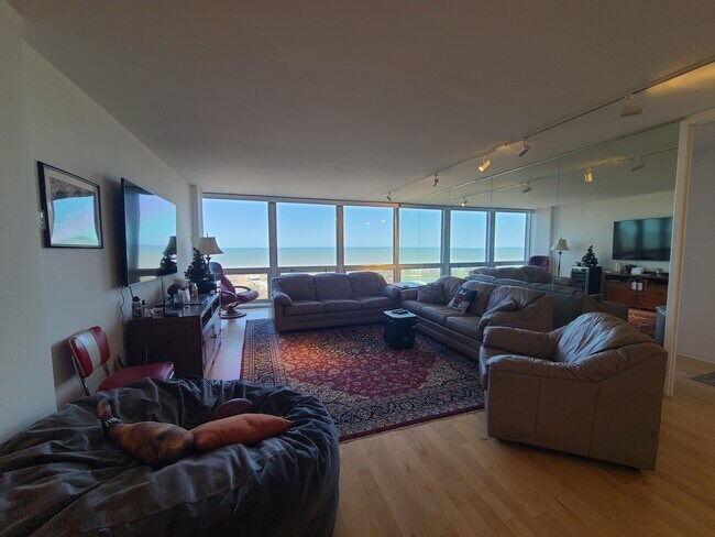 Photo - 2400 N Lakeview Ave Unidad 2702