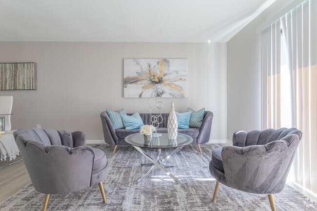 2 BR, 1 BA - 780SF - Living Room