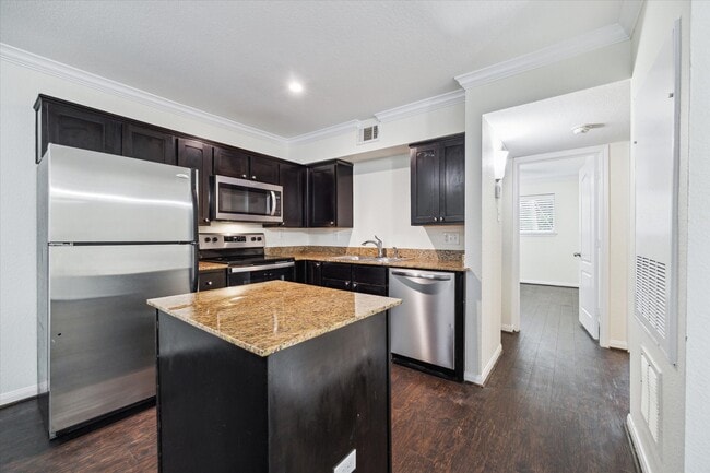 Building Photo - 300 Pecore St Unit 28 Rental