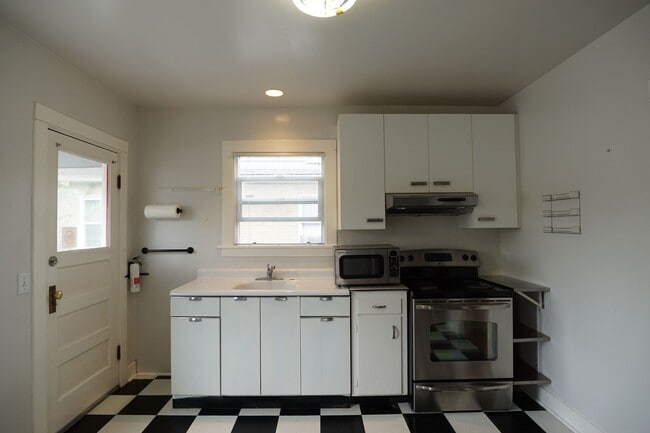 Photo - 2731 S Judkins St