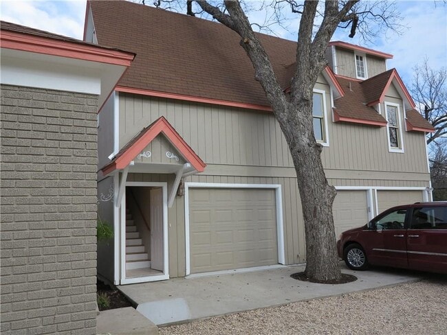 Building Photo - 310 W University Ave Unit B