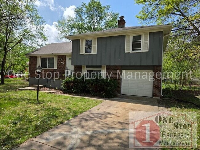 Building Photo - The Perfect 3 bedroom/2 bathroom home in Grandview, MO!