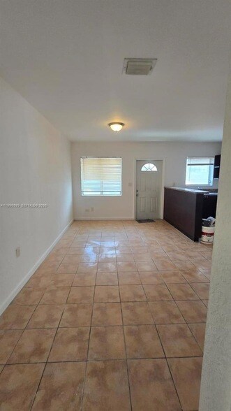 Photo - 16131 NE 19th Pl Unidad 3