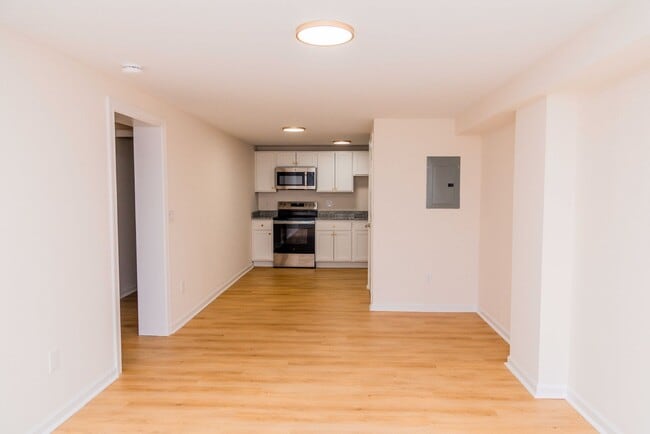 Photo - 103 Cresap Rd Unidad Apt #D