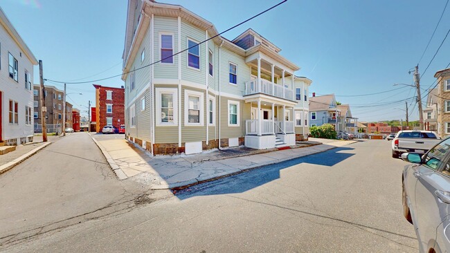 Photo - Beautiful 3 Bed with Parking in Salem