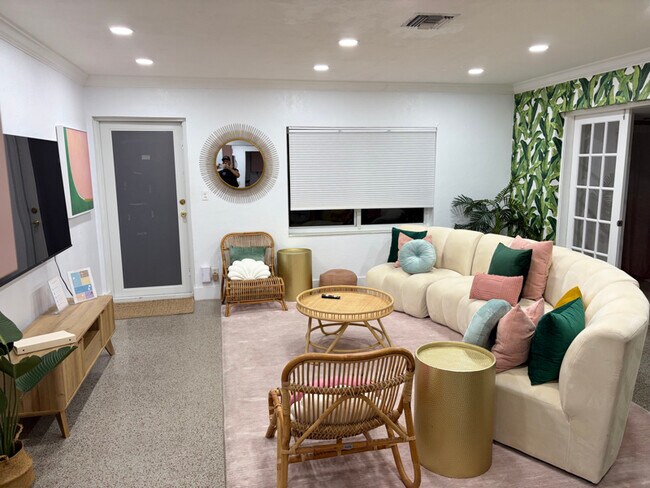 Photo - 305 NE 27th St