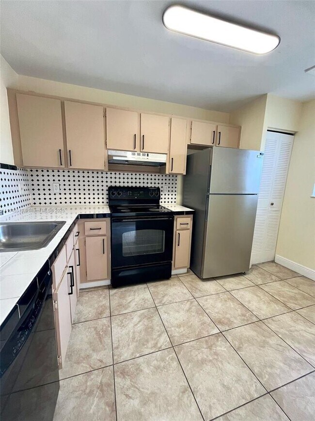 Building Photo - 20800 NE 8th Ct Rental