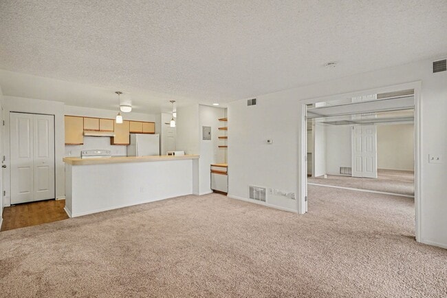 Photo - Ground Level Condo! 1 Bed 1 Bath In Littleton! Unidad A2