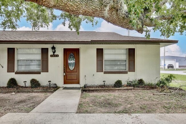 Beautifully Renovated 2-Bedroom Duplex nea... - Beautifully Renovated 2-Bedroom Duplex nea... Casa