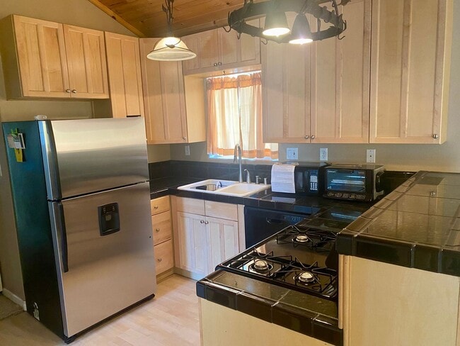 Photo - Charming 3-Bedroom Cottage with Fenced Yar...