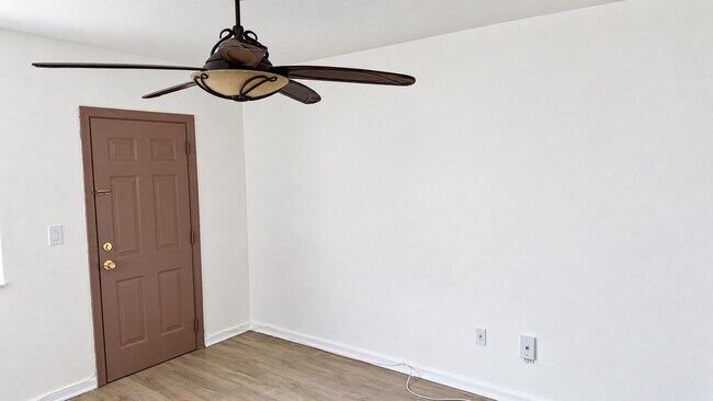 Entrance - Livingroom