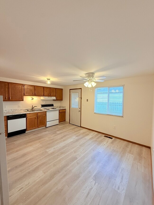 Kitchen - 103 W Park St