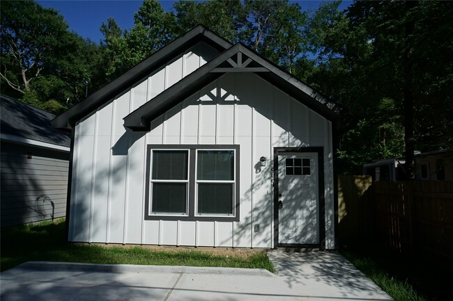 Building Photo - 9864 Arbor Oak