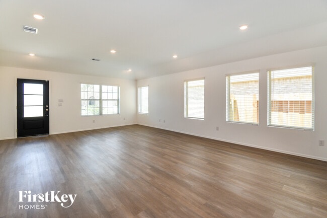 Photo - 712 Willow Harbor Ln