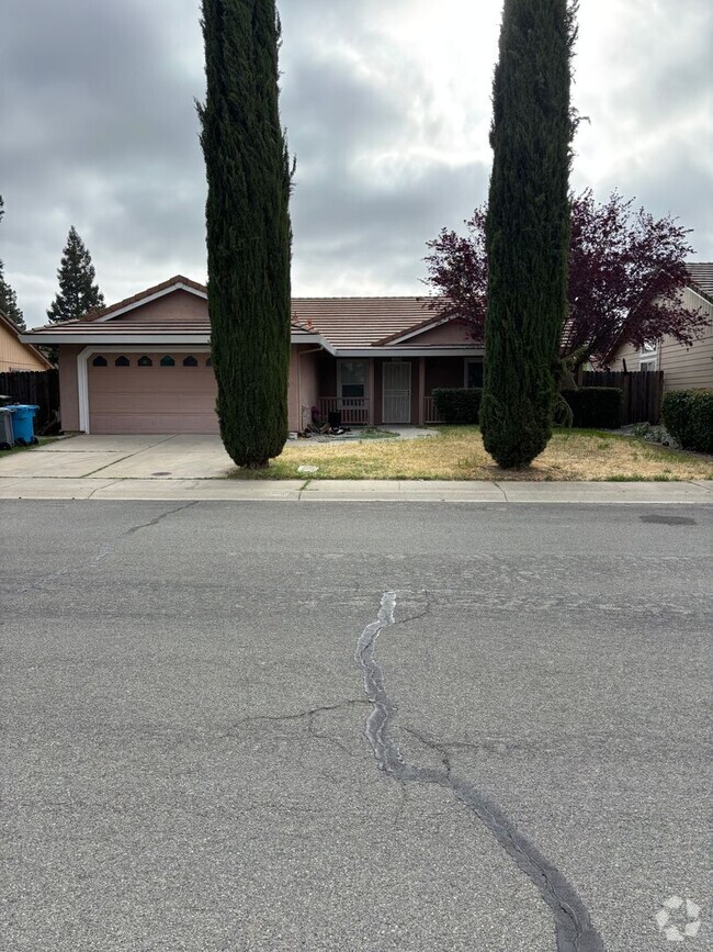 Building Photo - 3 BR 2BA House in Yuba City AVAILABLE NOW!
