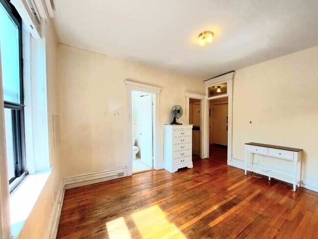 Photo - Charming Studio in the Historic Fenmore Building! Unit 34