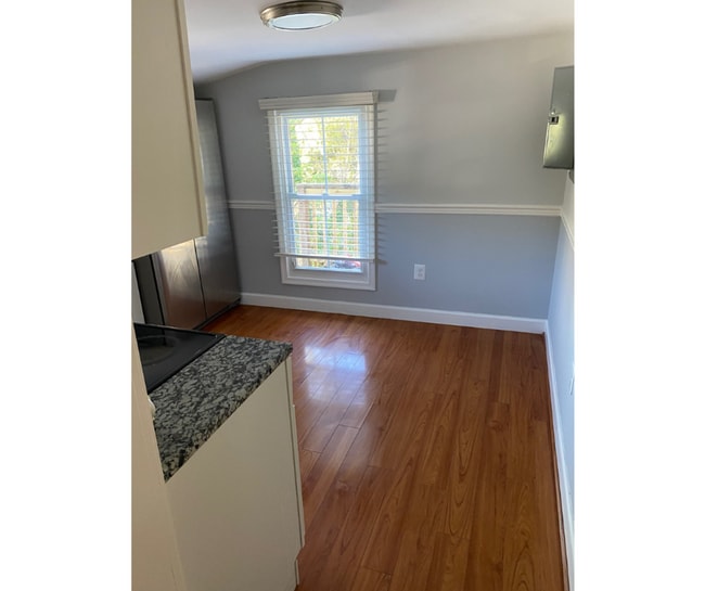 Photo - 438 Main St Unidad New Room $600 AVAILABLE New Room