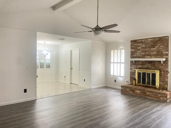 Photo - 9303 Roos Rd