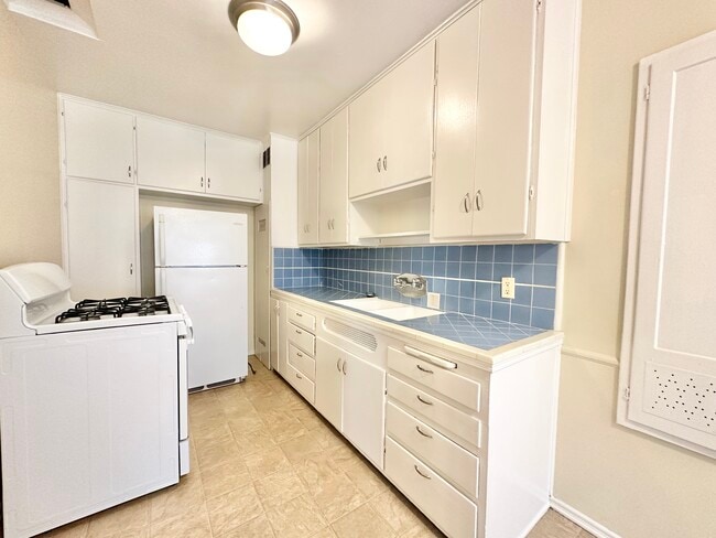 Building Photo - 8262 Blackburn Ave Rental