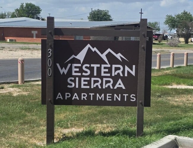 Building Photo - 210 Western Dr