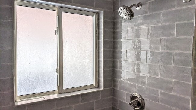 walk in shower - 130 17th St N