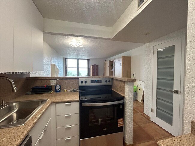 Photo - 2899 Collins Ave Unit 637