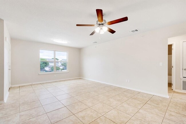 Photo - 2200 Creekside Ln