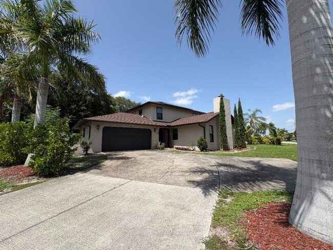 Building Photo - Stunning Custom Pool Home with Luxury Finishes!