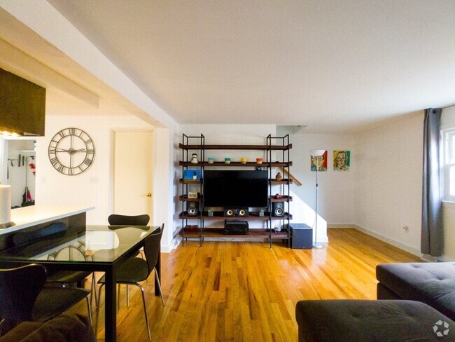 Building Photo - Newly updated 2 Bedroom Townhouse in quite...