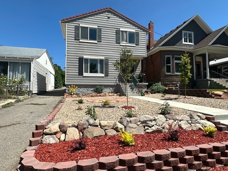 Photo - 467 E 5th Ave