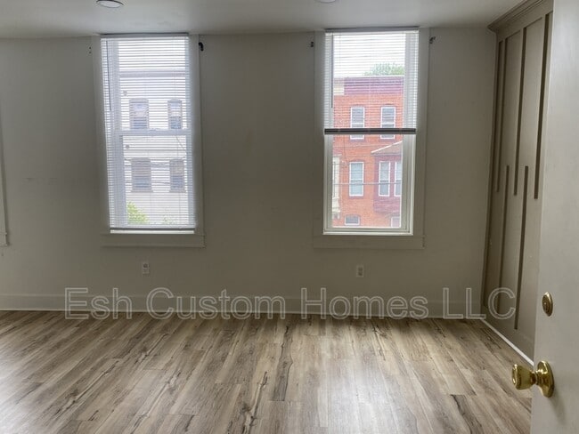 Photo - 11 E Walnut St