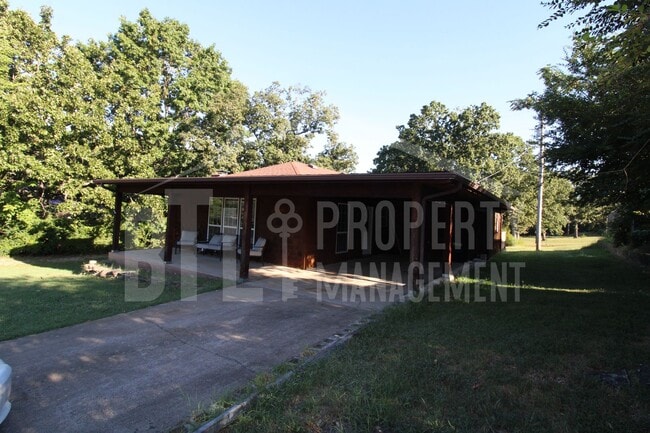 Photo - 231 Othello Ln