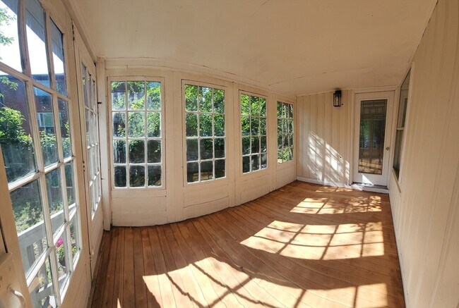 82 Sea St