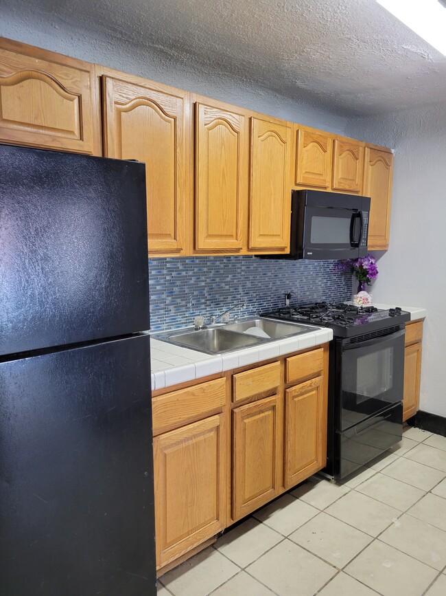 Kitchen - 1471 -1481 Zenobia st Townhome