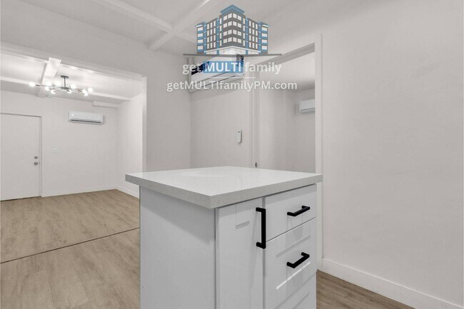 Photo - 325 N 17th Dr