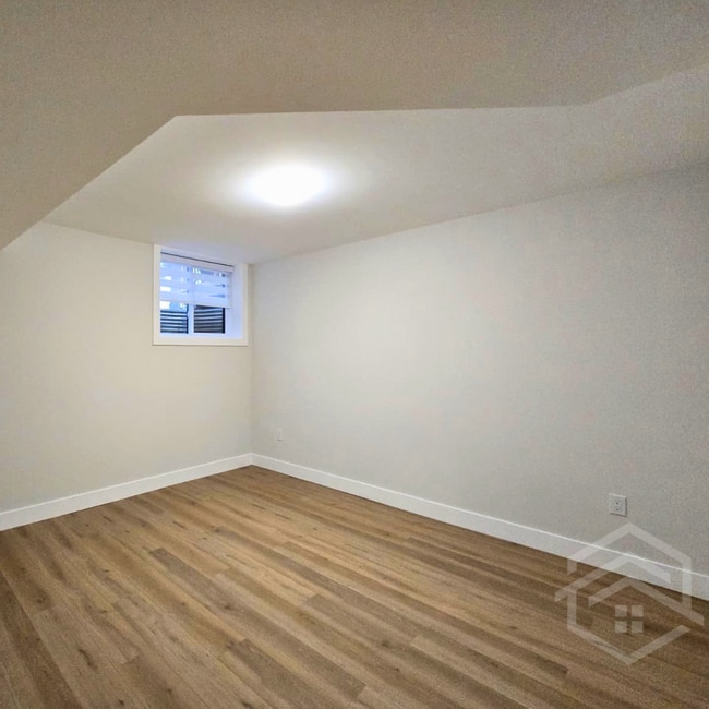 Photo - 9407 Elgin St