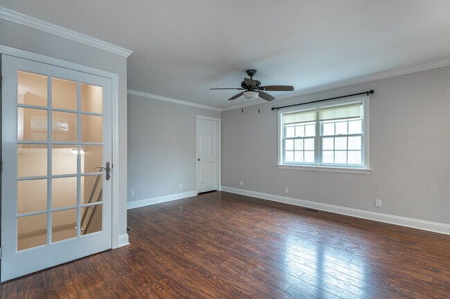 Photo - 346 Southbury Rd