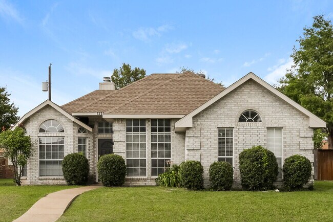 Building Photo - 1211 Old Knoll Dr
