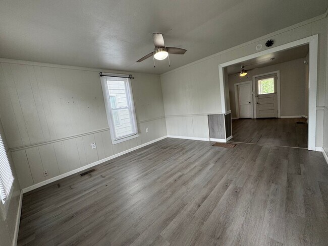 Photo - 1248 Ledlie Ave