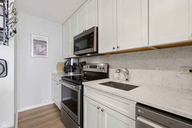 Photo - 1660 N La Salle Dr Unit 3810