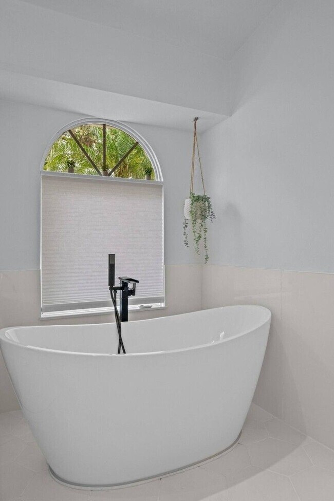 Photo - Chic Stylish Pool House newly renovated