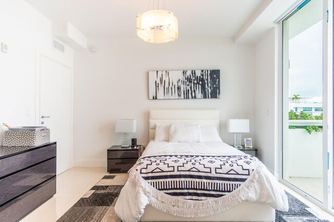 Photo - 1150 NW 102nd St Unidad 702