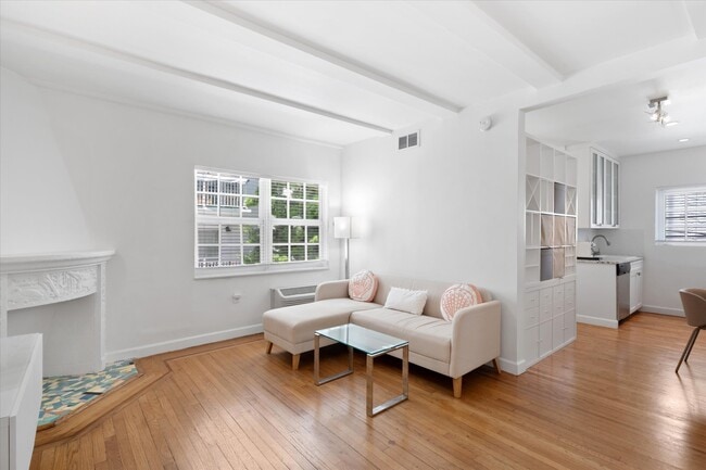 Building Photo - Beachgardens Condo - Unit 8