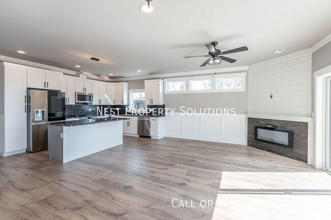 Photo - 1213 Rd F .2 NE