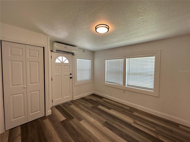 Photo - 4713 Thorpe Ave