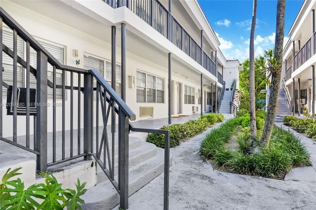 Photo - 974 Biarritz Dr Unit 11