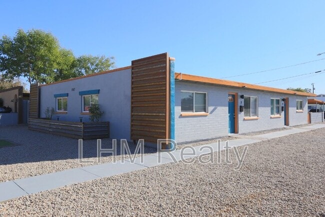 Building Photo - 1747 E Virginia Ave Unit Apt 4